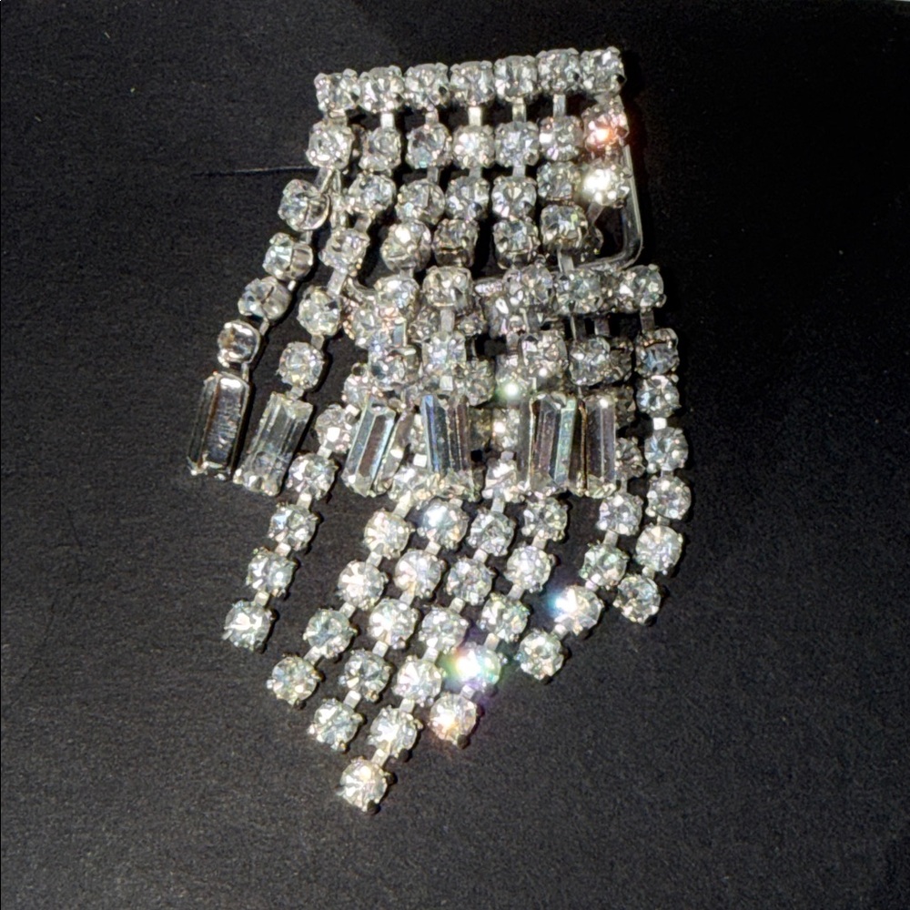 VTG Silver tone paste diamanté waterfall style brooch Dangle Shiny Rhinestones